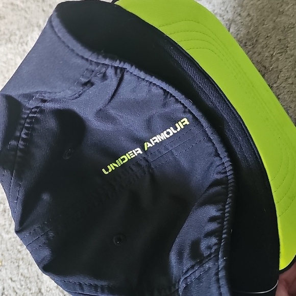 Nwot Under Armour Black Cap with Green Basketball Logo and White Trim - Picture 2 of 2
